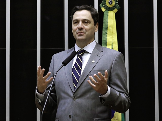 "Deputado alerta sobre retrocessos democráticos e riscos no sistema eleitoral brasileiro"