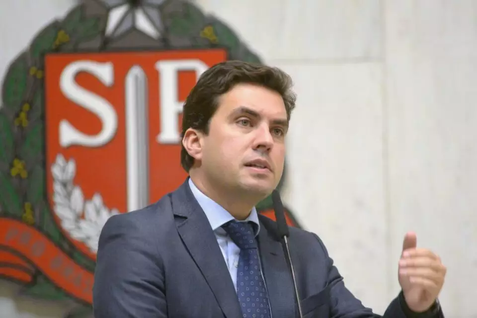 Deputado Vinicius Camarinha (PSDB) é favorito para as eleições em Marília, interior de SP