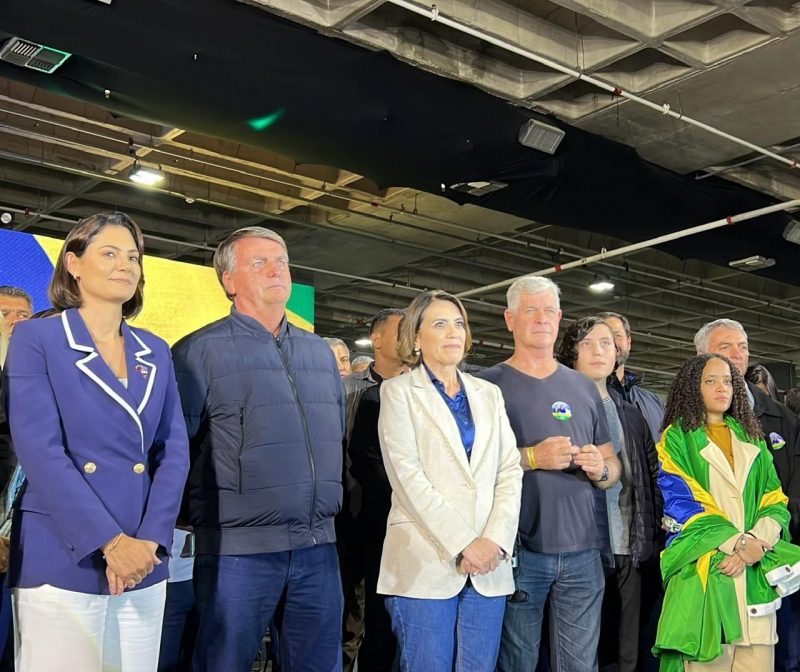 Jair e Michelle Bolsonaro vão à Baixada Santista para a pré-candidatura de Rosana Valle