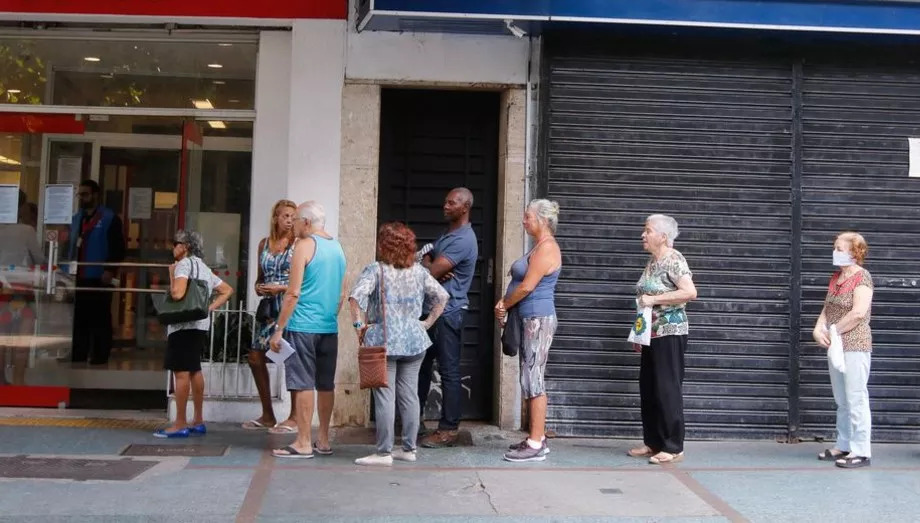 Proteção aos idosos: Assembleia Legislativa do Paraná aprova PL que garante assinatura física em empréstimos