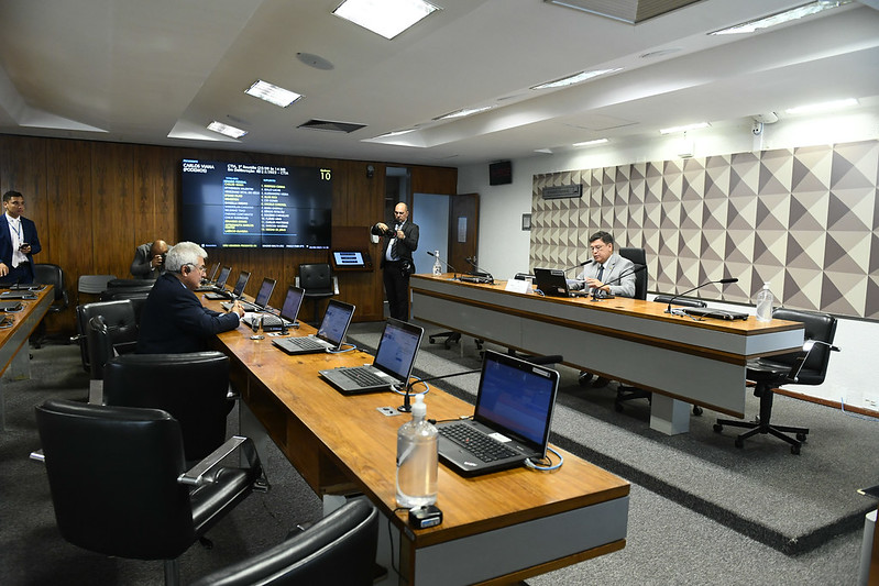 Comissão discute projeto de lei sobre IA no Senado: ética, regulamentação e preocupações eleitorais em foco.