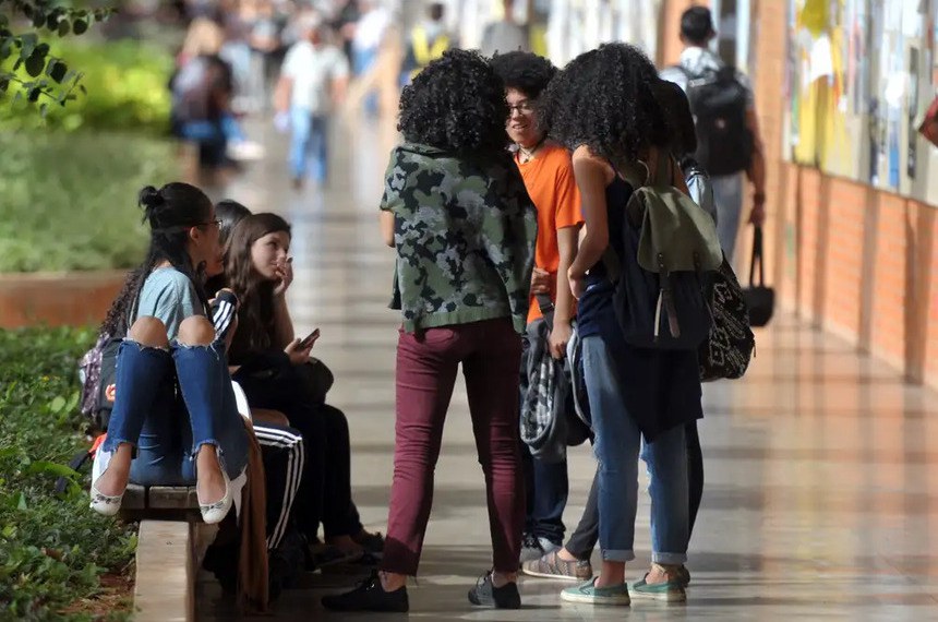 "Aprovado por ampla maioria: projeto de lei sobre aumento de cotas em concurso público tramitará em regime de urgência na Câmara dos Deputados"