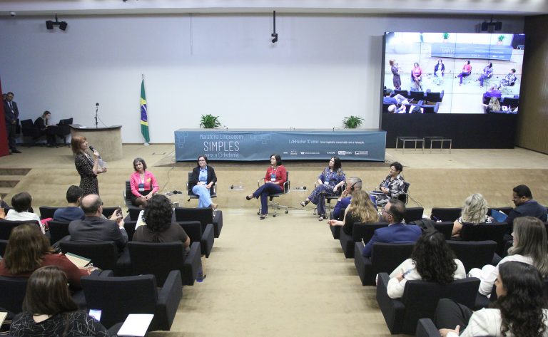 "A importância da linguagem simples na comunicação entre governo e cidadãos: especialistas compartilham suas visões na 'Maratona Linguagem Simples
