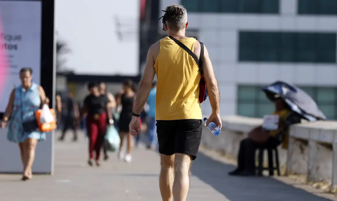 "Umidade do ar: tudo que você precisa saber sobre o clima no centro-oeste!"